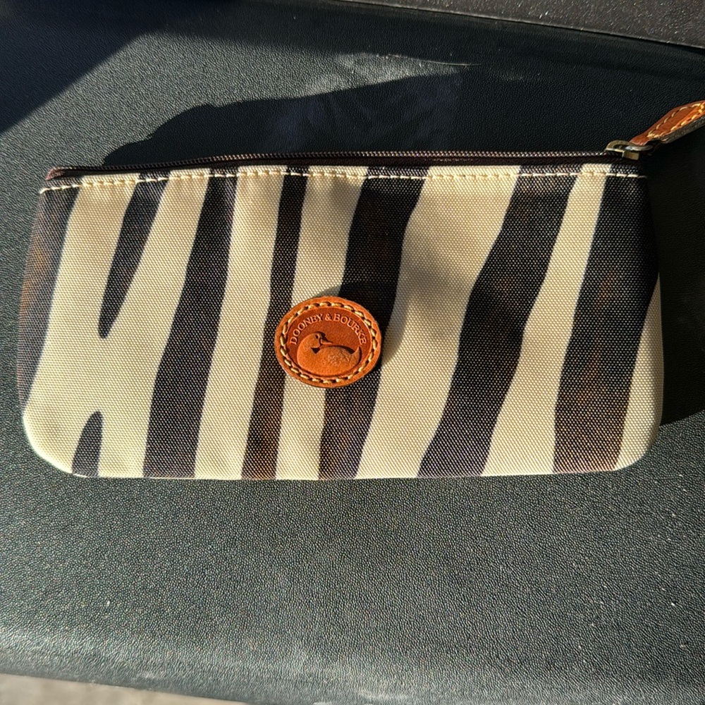 Dooney and Bourke flat pouch